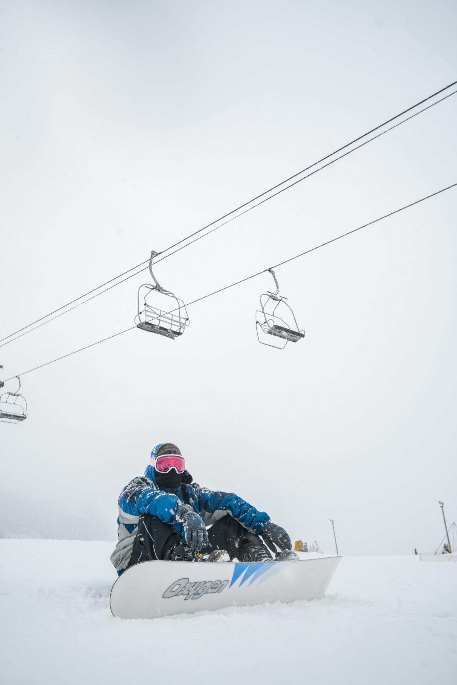 Jak wybrać idealną deskę snowboardową: Kompletny przewodnik